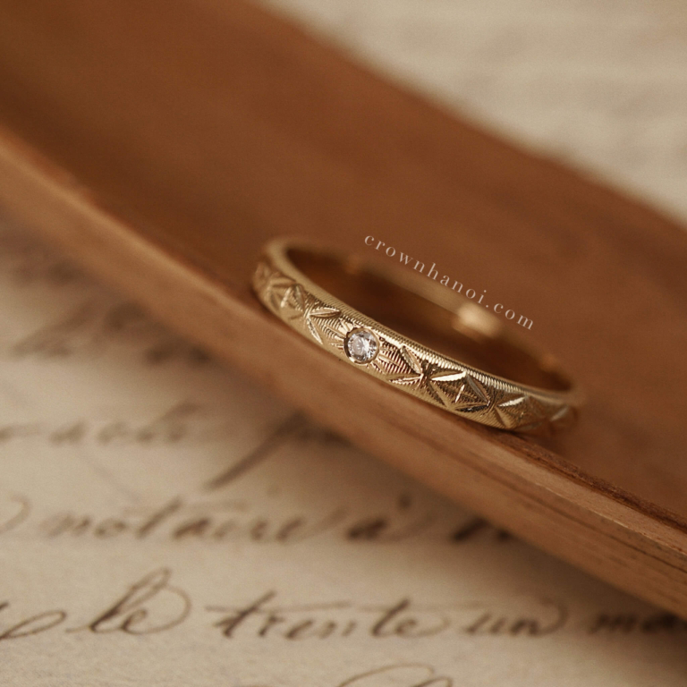 PETAL PATTERN RING