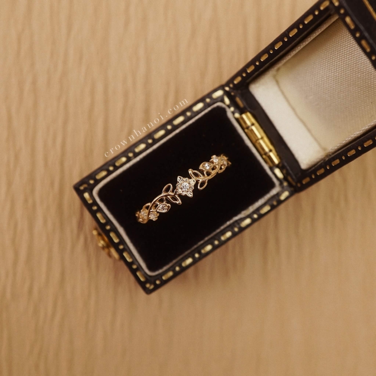 STARLIGHT VINE RING
