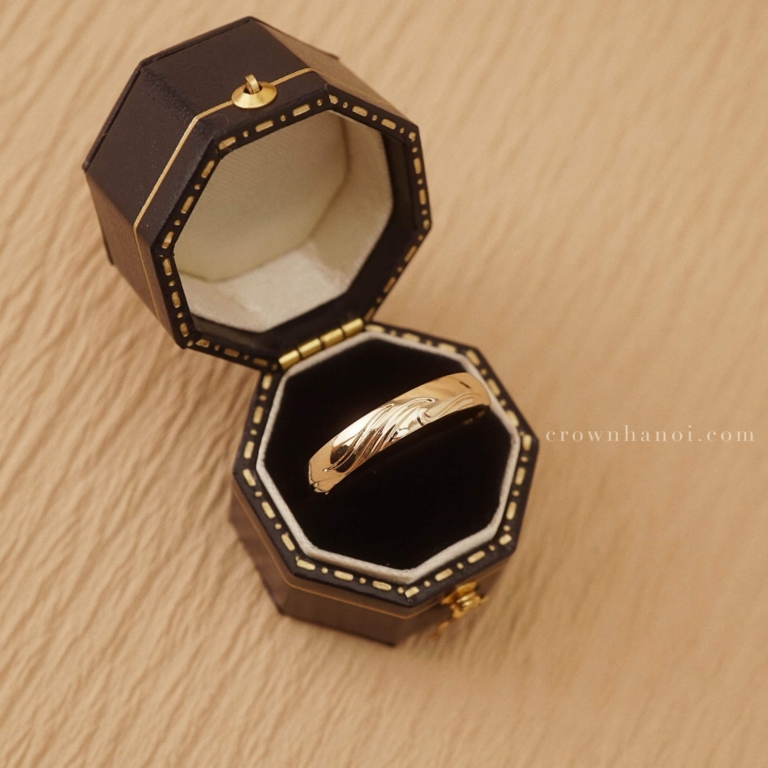 FLOW BAND RING