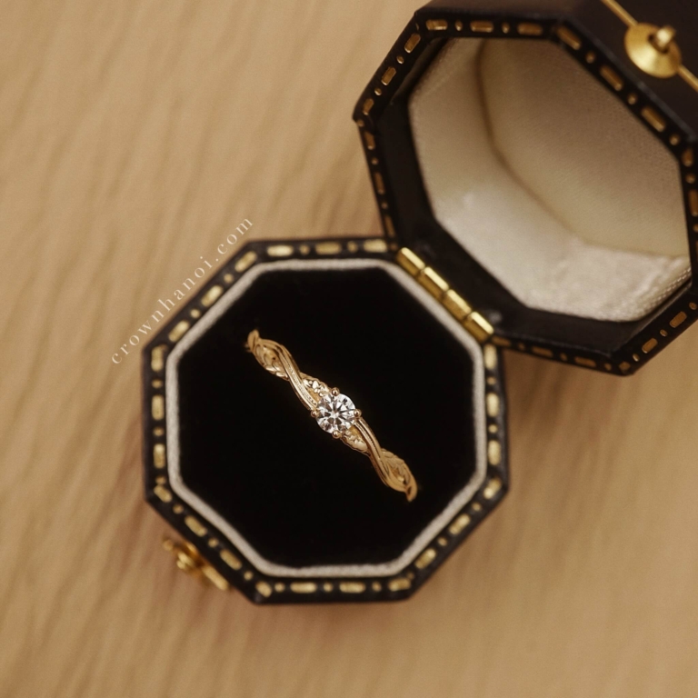 SOLITAIRE REED RING