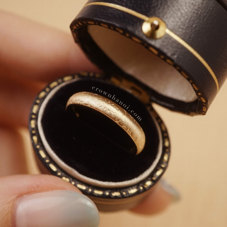ETCHED BLOOM BAND RING