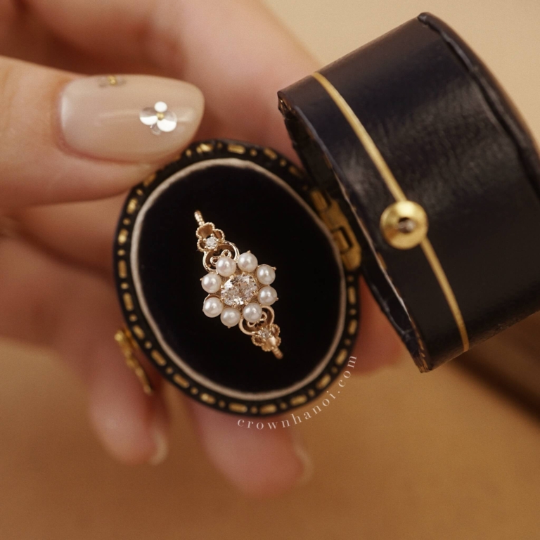 SOLITAIRE IVORY BLOOM RING