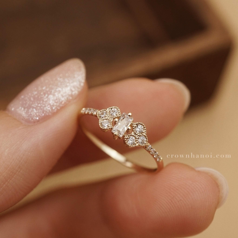 BAGUETTE WINGLET RING